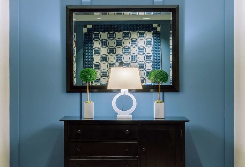 The Charles Hotel In Harvard Square