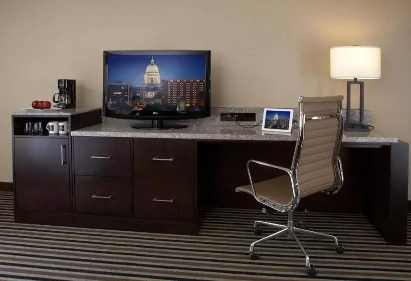 Szálloda The Madison Concourse