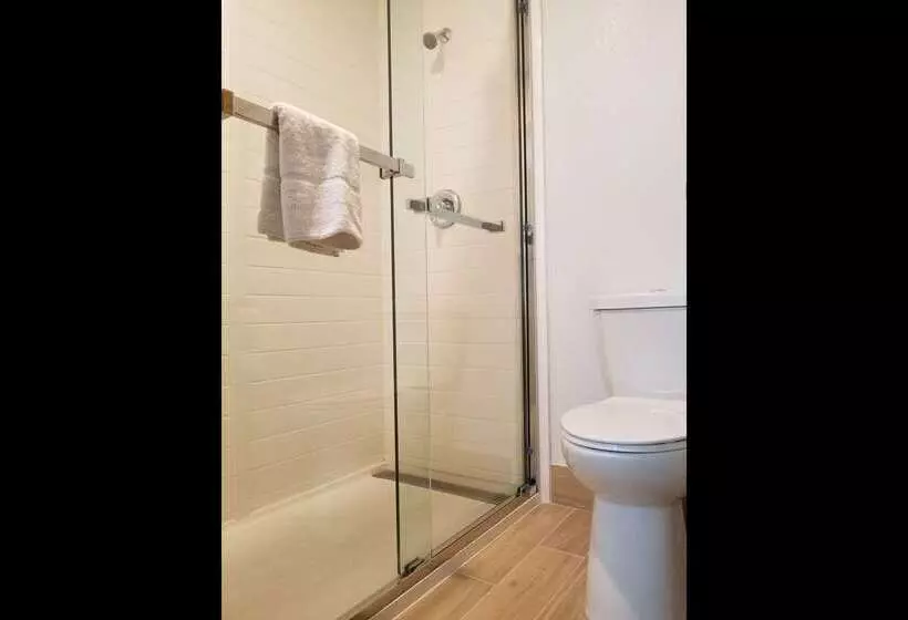 Thea Tacoma, Ascend Hotel Collection