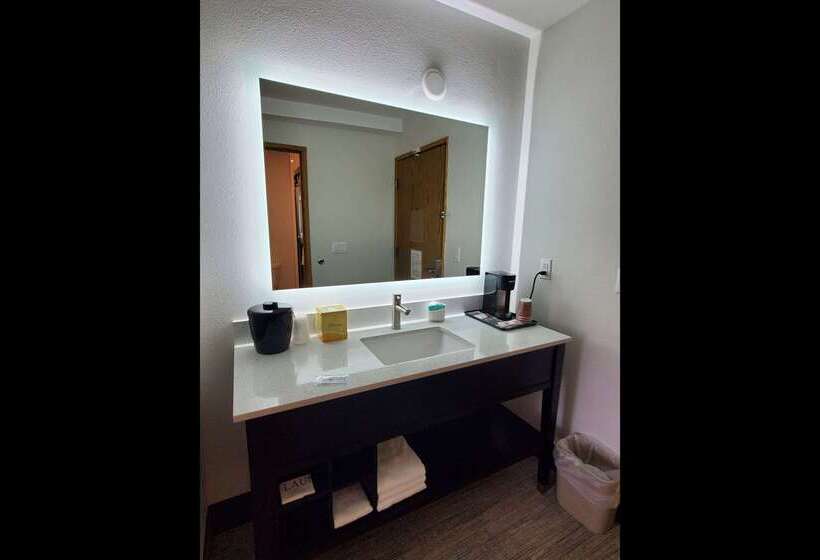 Thea Tacoma, Ascend Hotel Collection