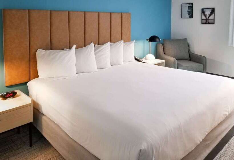 Thea Tacoma, Ascend Hotel Collection