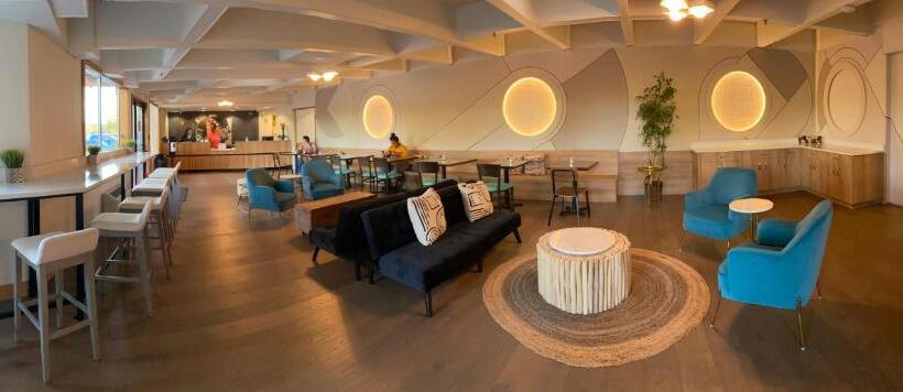 Thea Tacoma, Ascend Hotel Collection