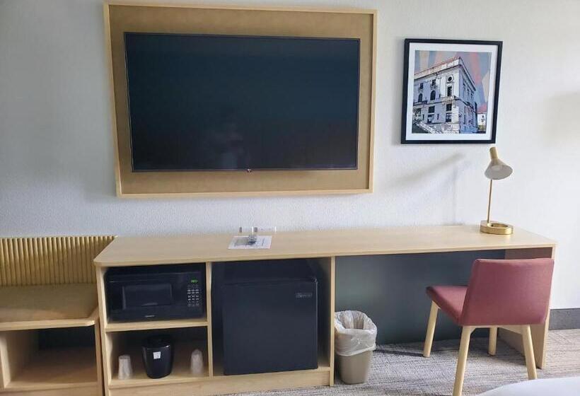 Thea Tacoma, Ascend Hotel Collection