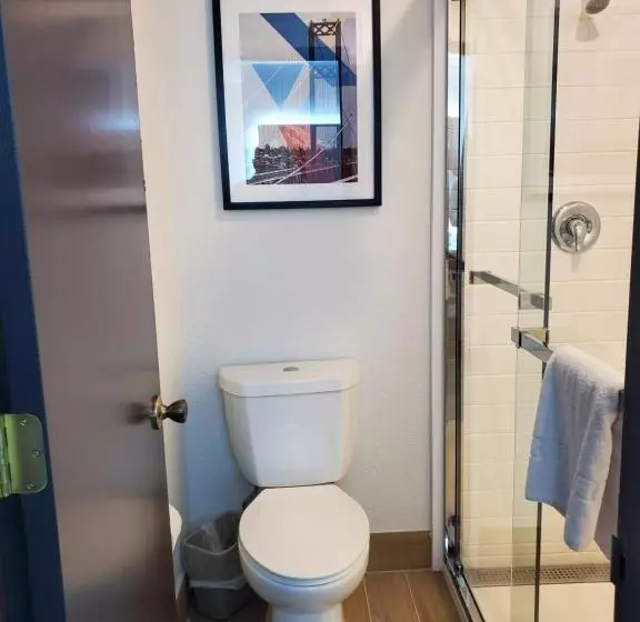 Thea Tacoma, Ascend Hotel Collection