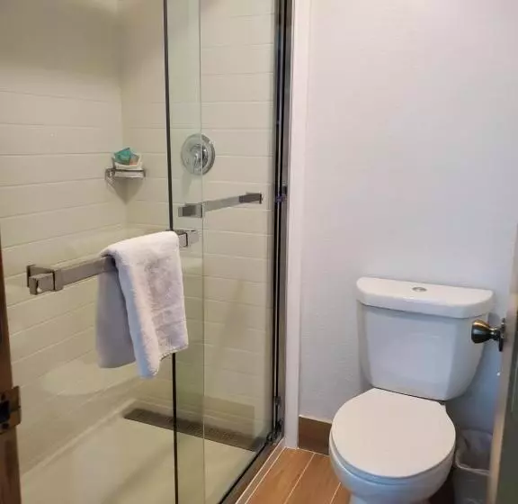 Thea Tacoma, Ascend Hotel Collection