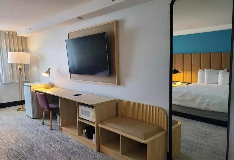 Thea Tacoma, Ascend Hotel Collection