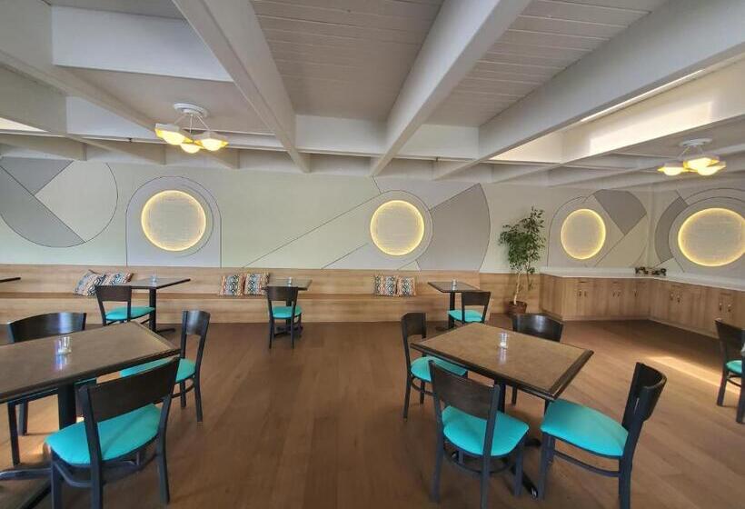 Thea Tacoma, Ascend Hotel Collection