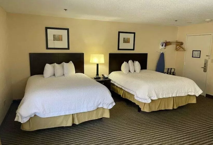 هتل Whitney Inn & Suites