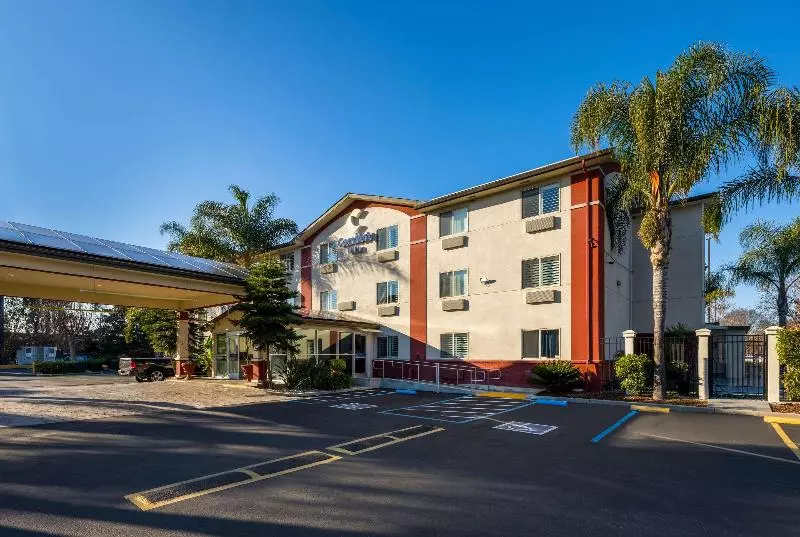汽车旅馆  Comfort Inn Gilroy