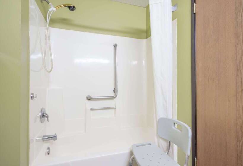 فندق على الطريق Super 8 By Wyndham Red Wing