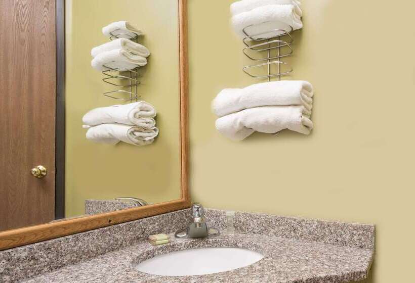 فندق على الطريق Super 8 By Wyndham Red Wing