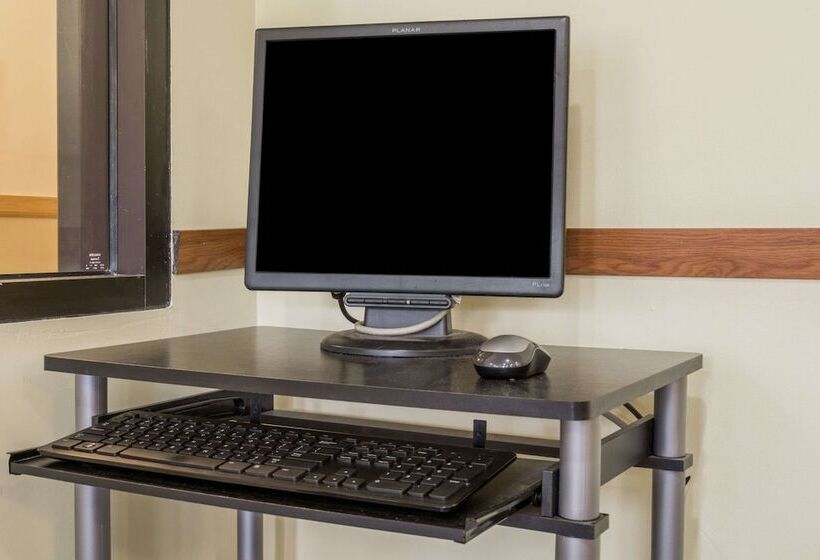 فندق على الطريق Super 8 By Wyndham Red Wing