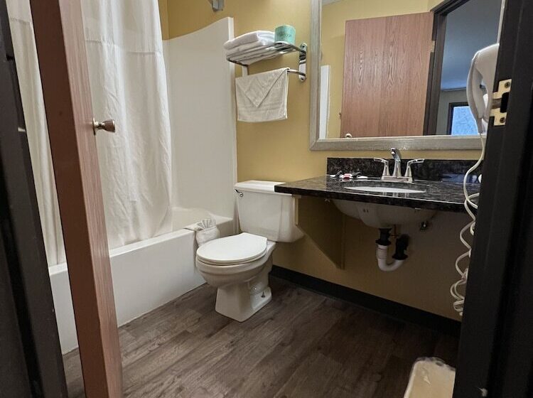 فندق على الطريق Super 8 By Wyndham Red Wing