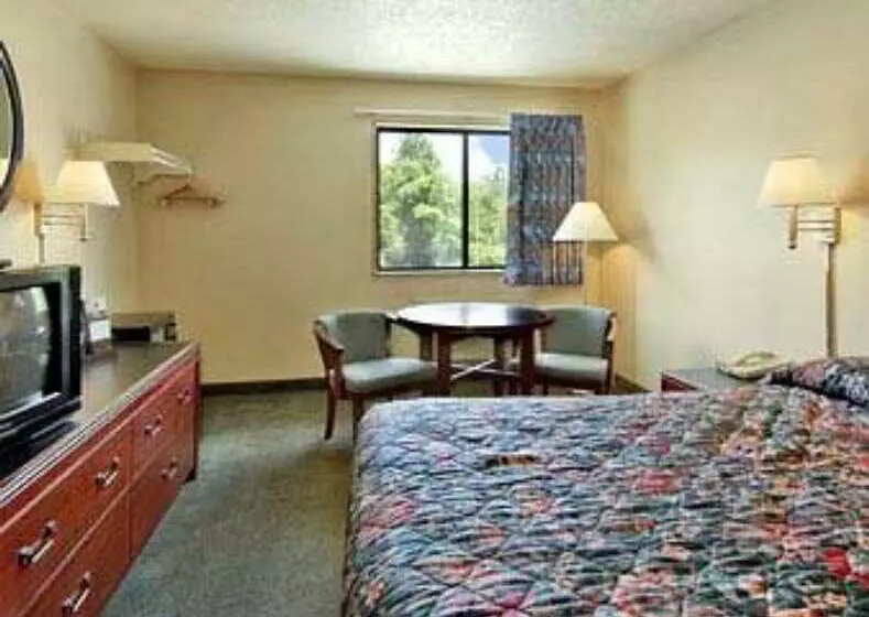 مُتل Super 8 Panama City