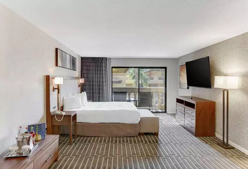 Hilton Phoenix Tapatio Cliffs Resort