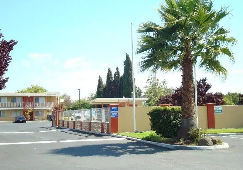 בית מלון כפרי Heritage Inn