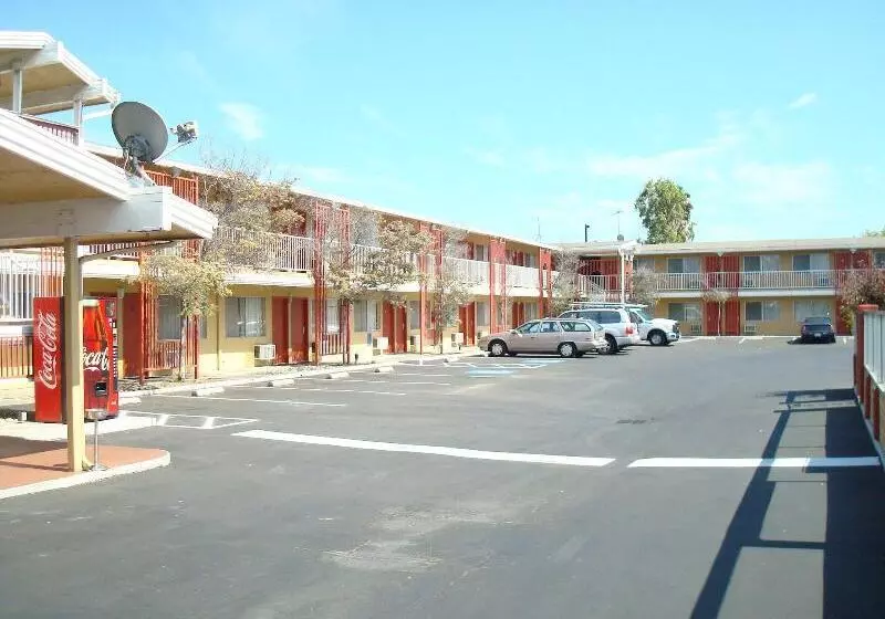 בית מלון כפרי Heritage Inn