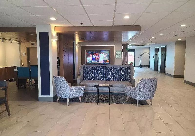 Отель Holiday Inn Express Fort Lauderdale North   Executive Airport, An Ihg
