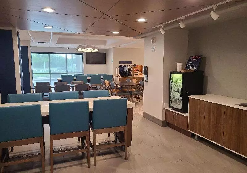 Отель Holiday Inn Express Fort Lauderdale North   Executive Airport, An Ihg