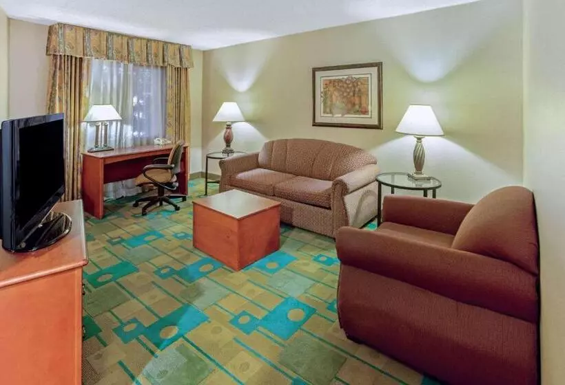 호텔 La Quinta By Wyndham Appleton College Avenue