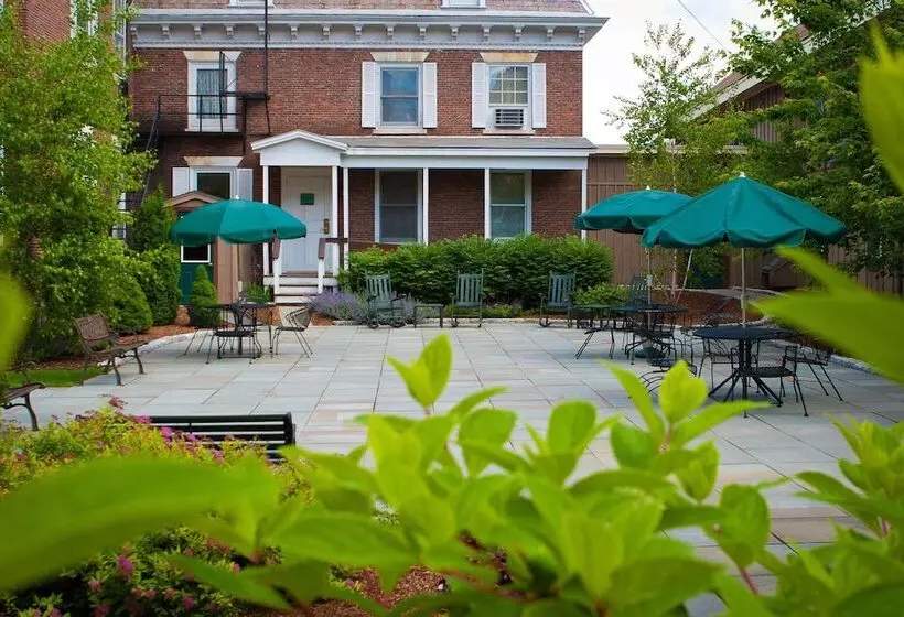 Отель Middlebury Inn