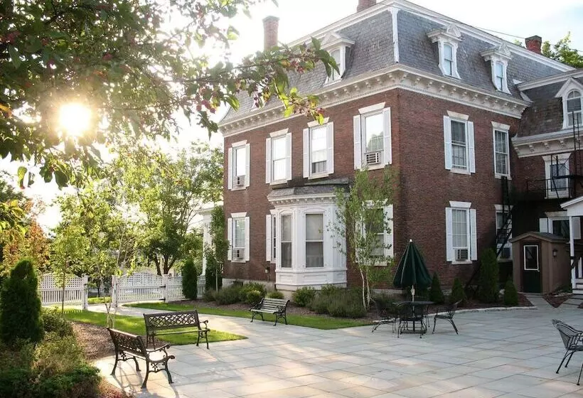 Отель Middlebury Inn