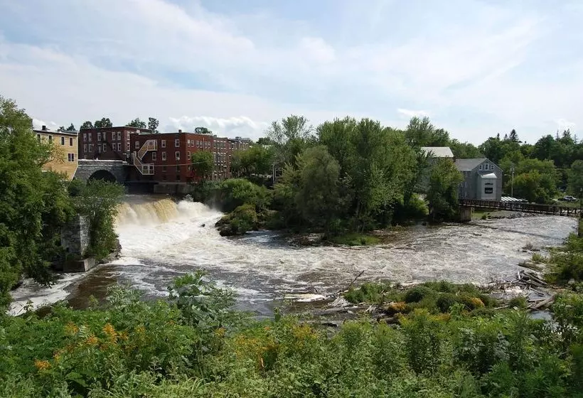 Отель Middlebury Inn