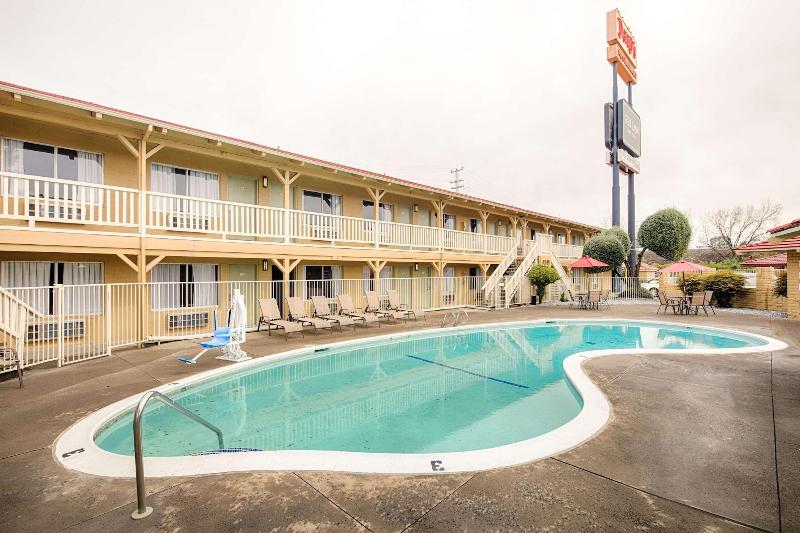 هتل Red Lion Inn & Suites Redding