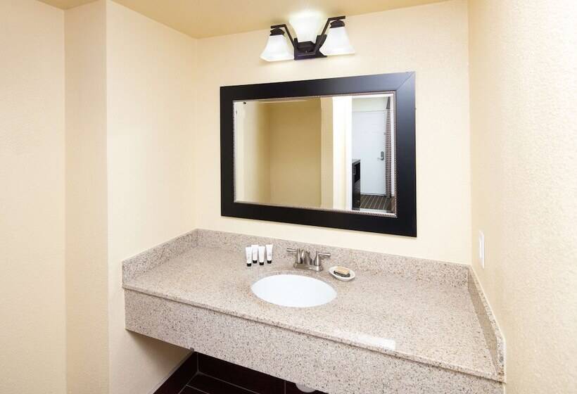 هتل Red Lion Inn & Suites Redding