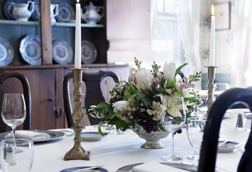 هتل The Red Lion Inn