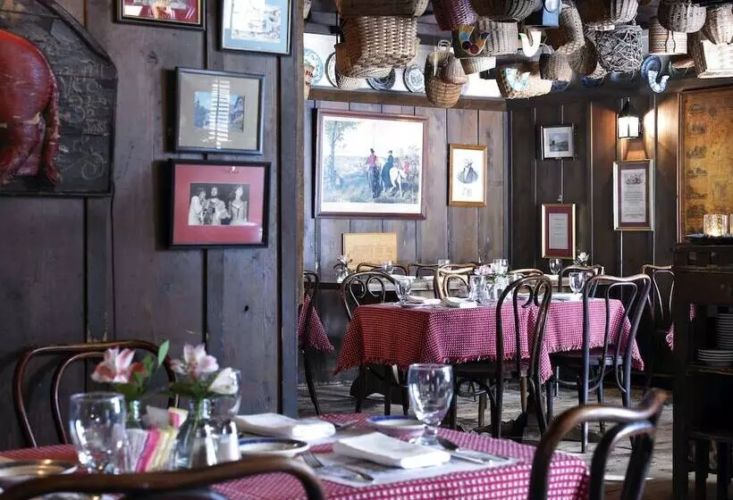 هتل The Red Lion Inn