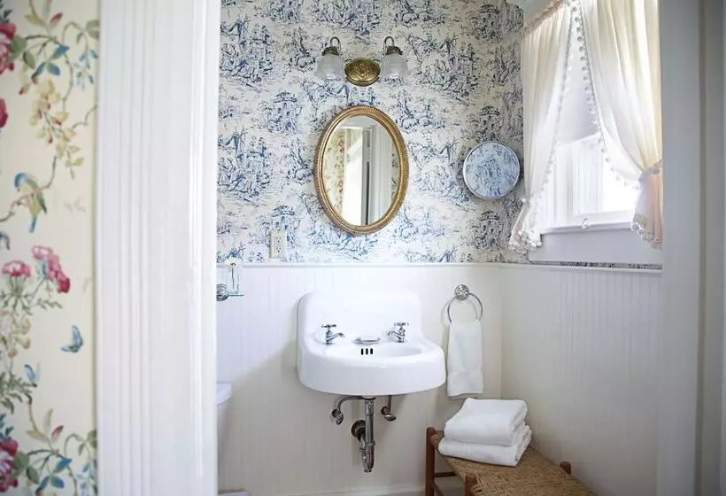 هتل The Red Lion Inn