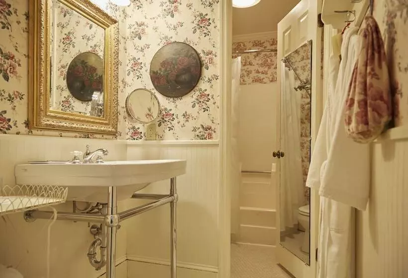 هتل The Red Lion Inn