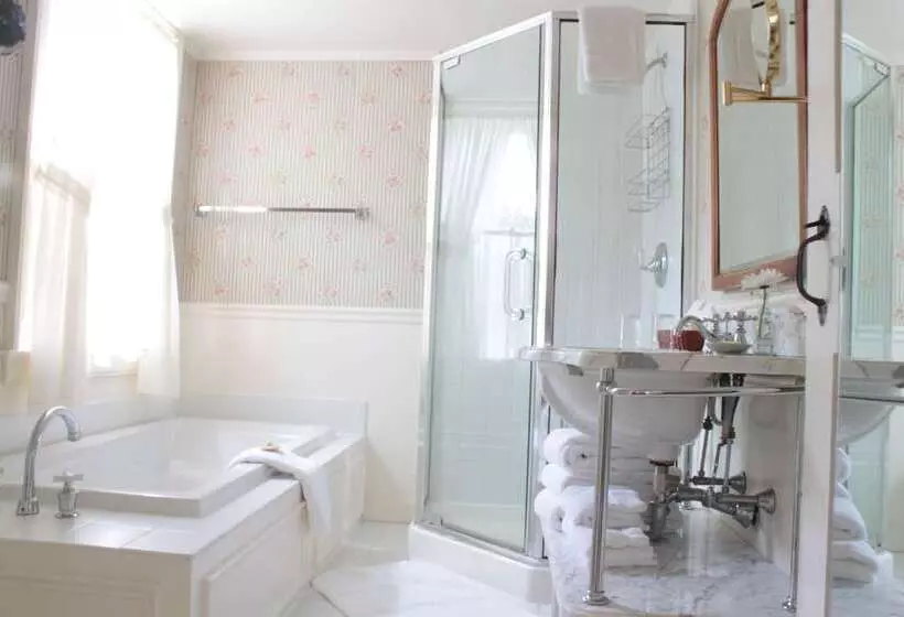 هتل The Red Lion Inn