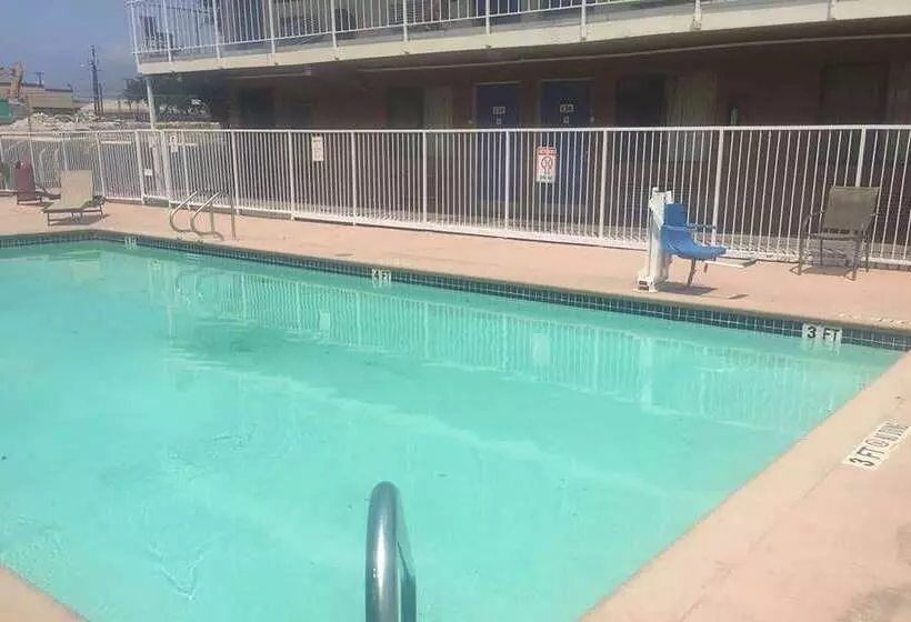 Hotelli Travelodge By Wyndham San Antonio Lackland Afb North