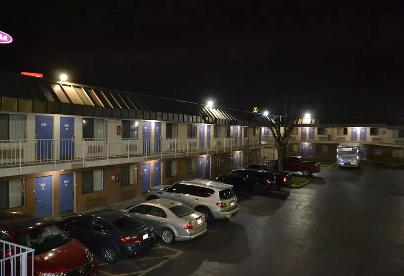 Hotelli Travelodge By Wyndham San Antonio Lackland Afb North