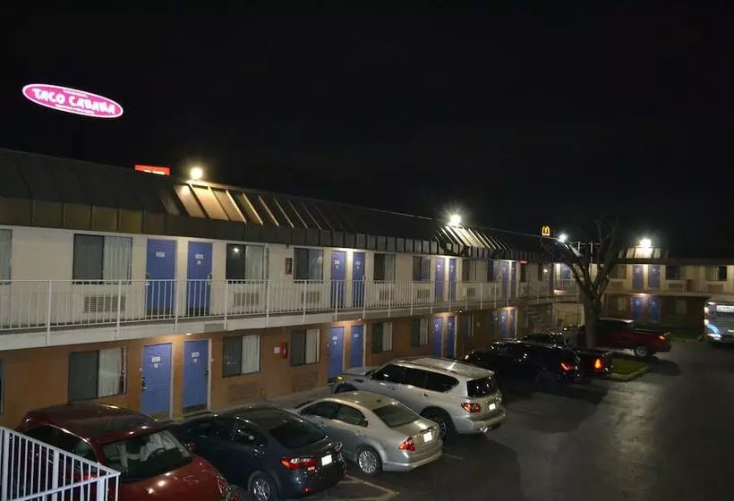 Hotelli Travelodge By Wyndham San Antonio Lackland Afb North