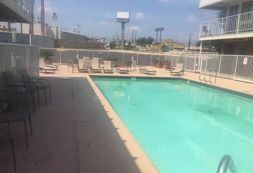 Hotelli Travelodge By Wyndham San Antonio Lackland Afb North