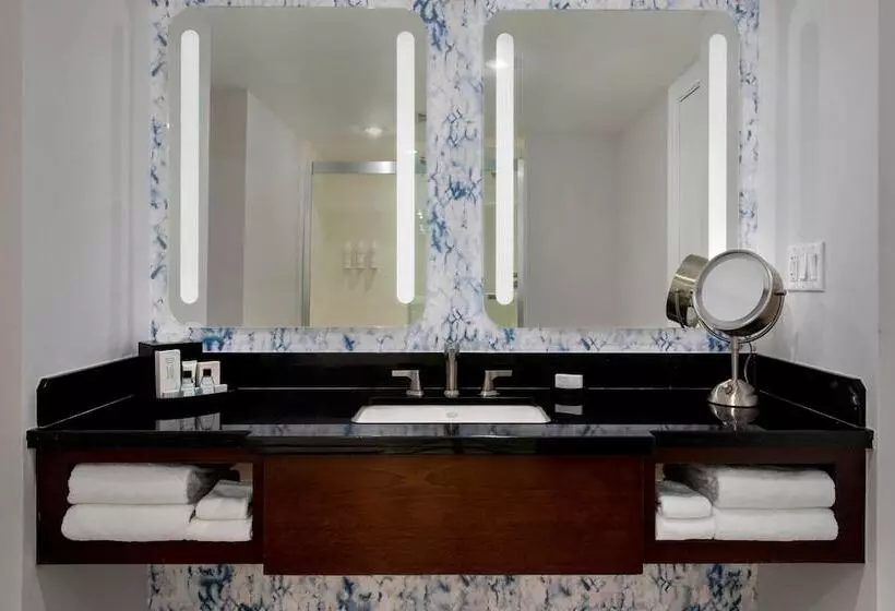 هتل Westchester Marriott