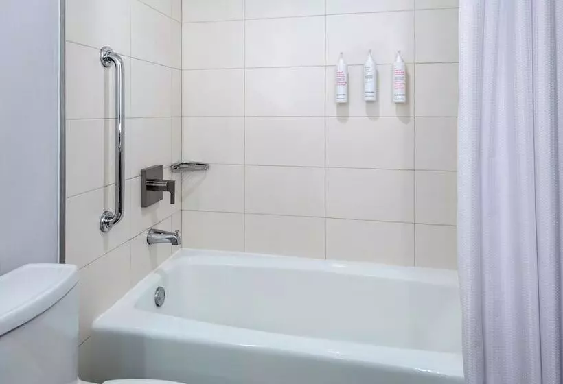 هتل Westchester Marriott