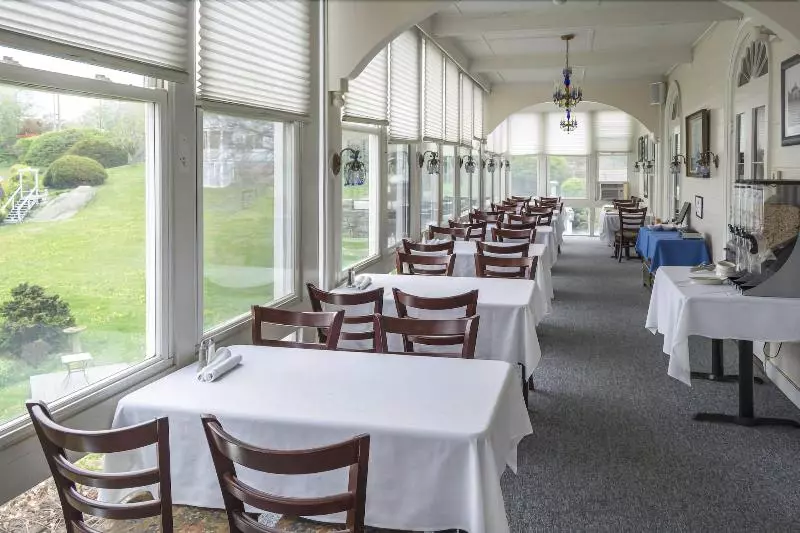 فندق Yankee Clipper Inn