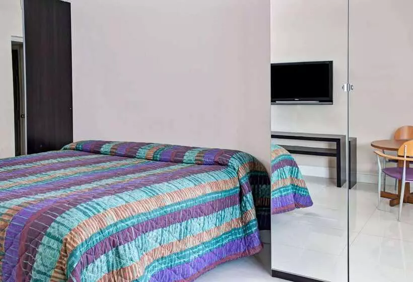 فندق على الطريق Knights Inn Hallandale