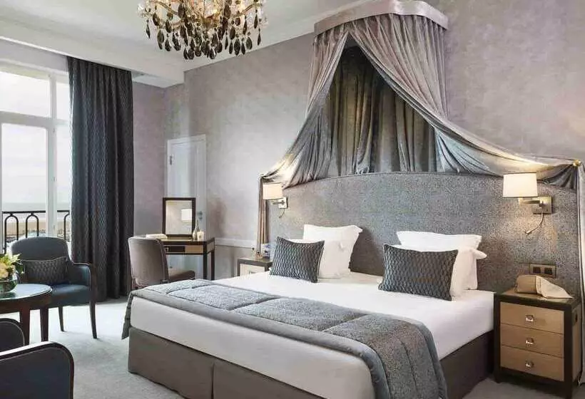 هتل Barriere Le Royal Deauville