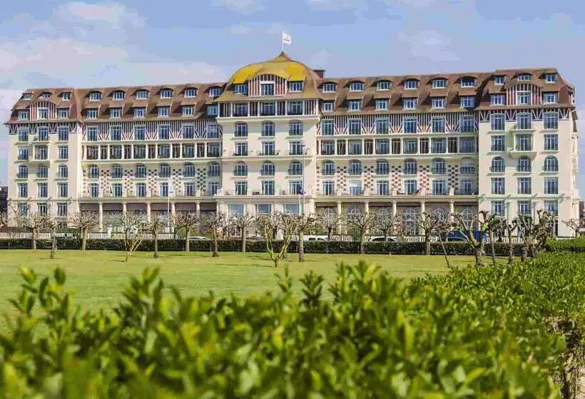 هتل Barriere Le Royal Deauville