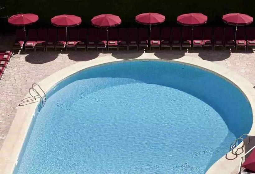 هتل Barriere Le Royal Deauville