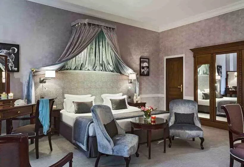 هتل Barriere Le Royal Deauville