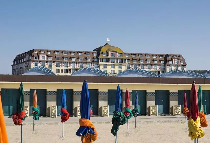 هتل Barriere Le Royal Deauville