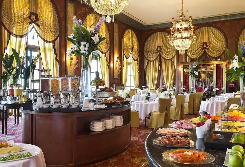 هتل Barriere Le Royal Deauville