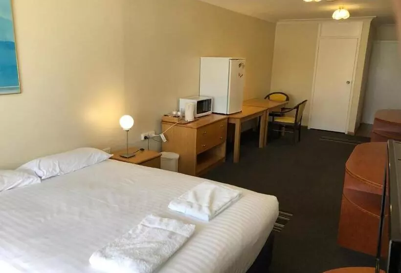 Otel Canberra Lyneham Motor Inn