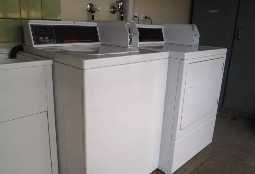 Otel Canberra Lyneham Motor Inn